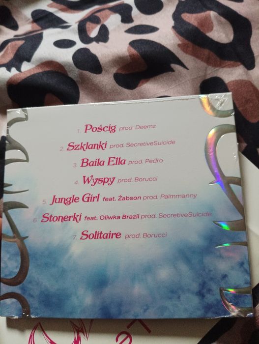 Young Leosia hulanki preorder deluxe