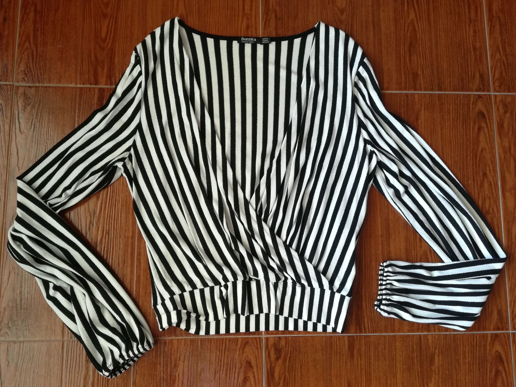 Blusa riscas preto e branco