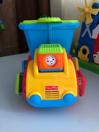 Деловой грузовичок с сенсорными кубиками Fisher-Price. Фишер. Машинка.