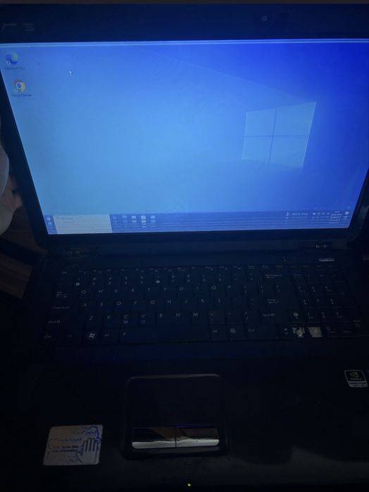 Laptop z uszkodzona matryca 4 gb ram i 1 gb karta graficzna