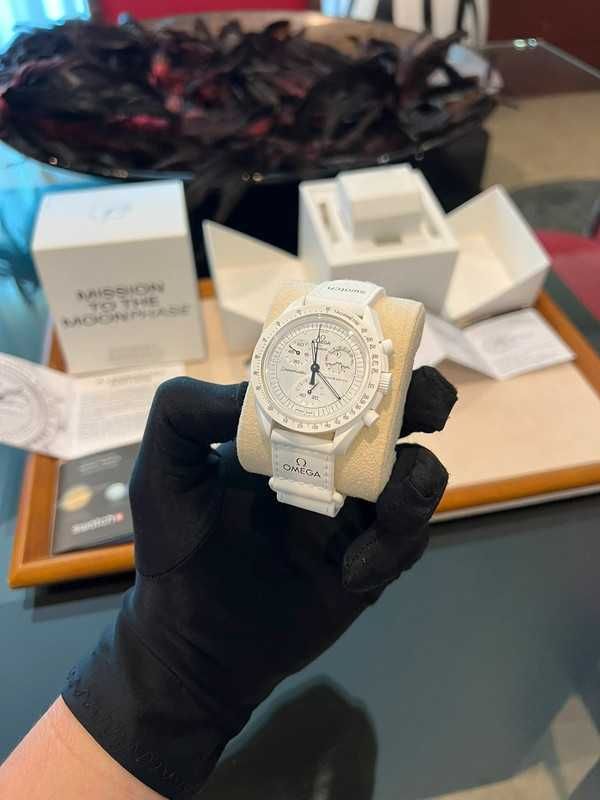 Nowy Omega x Swatch SO33W700 Snoopy - Kosmiczny model z biokeramiką