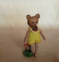 Маленькая текстильная куколка в стиле примитив с единорогом