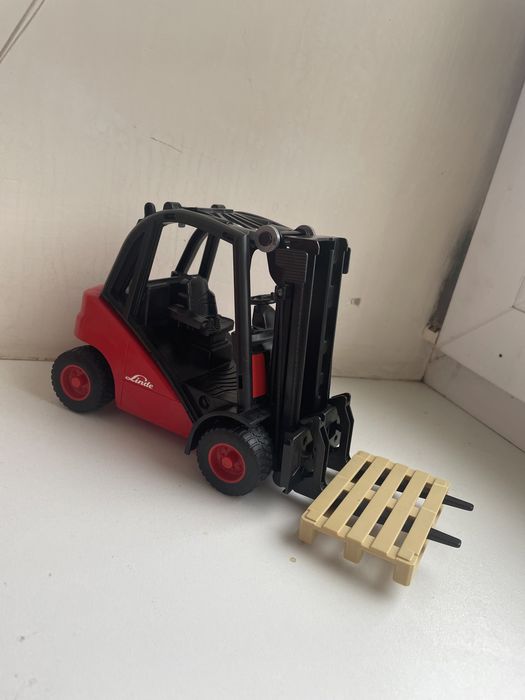 Bruder іграшка навантажувач погрузчик Linde H30D с паллетами