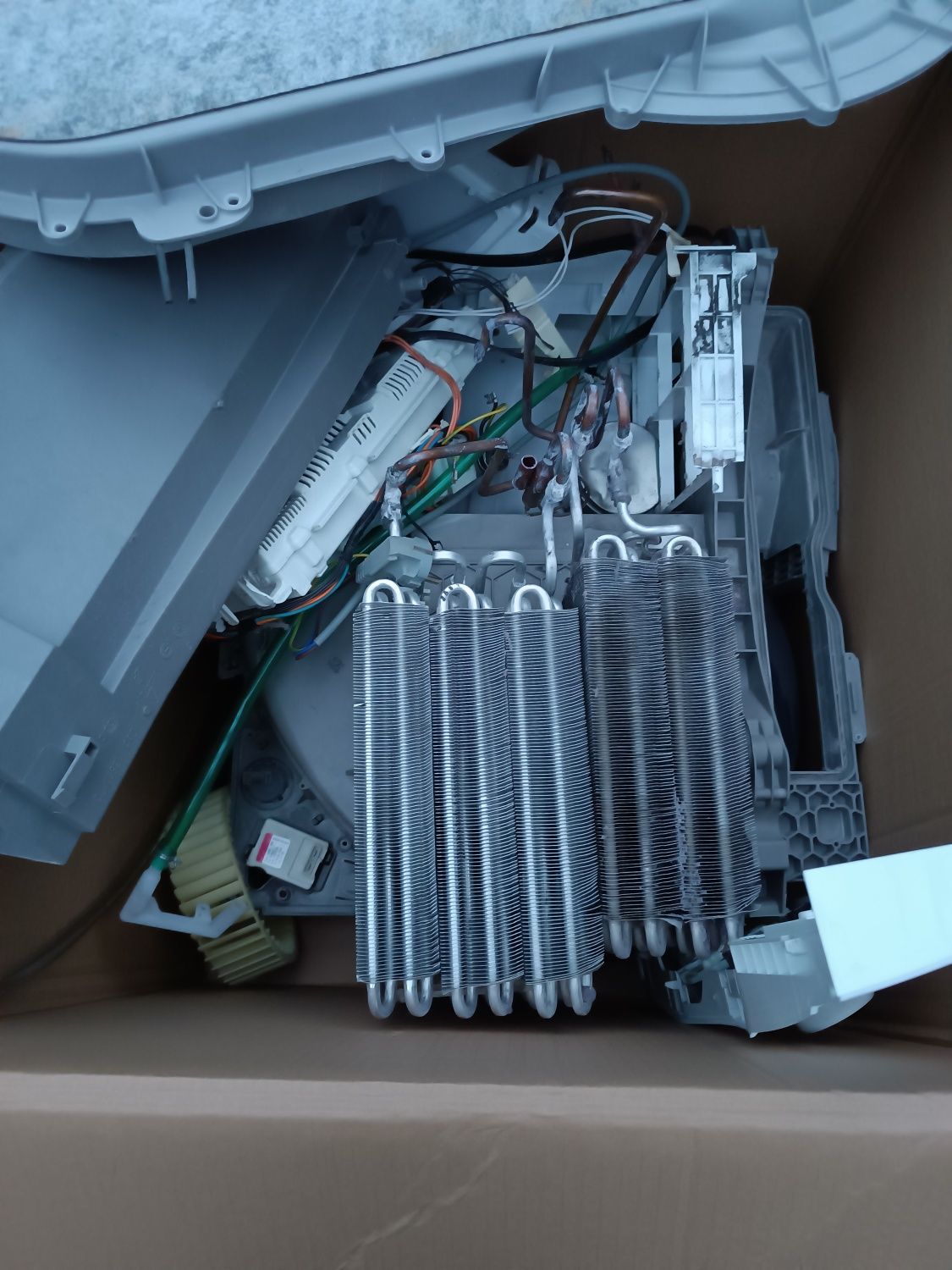 Suszarka Elektrolux EW8H458BP na części