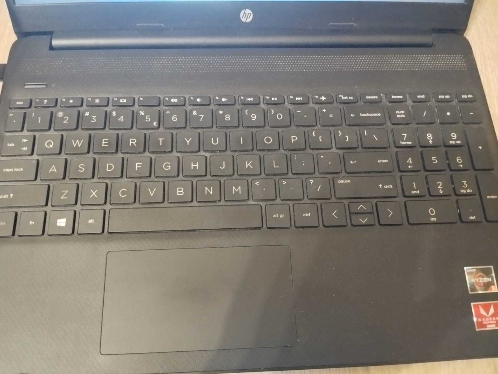 Laptop HP 15s (stan idealny)