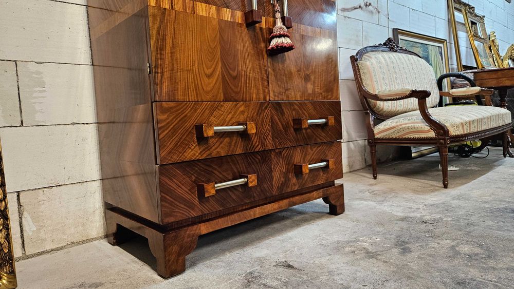 Stara podręczna szafka Komoda ART DECO ,,robi wrażenie,,