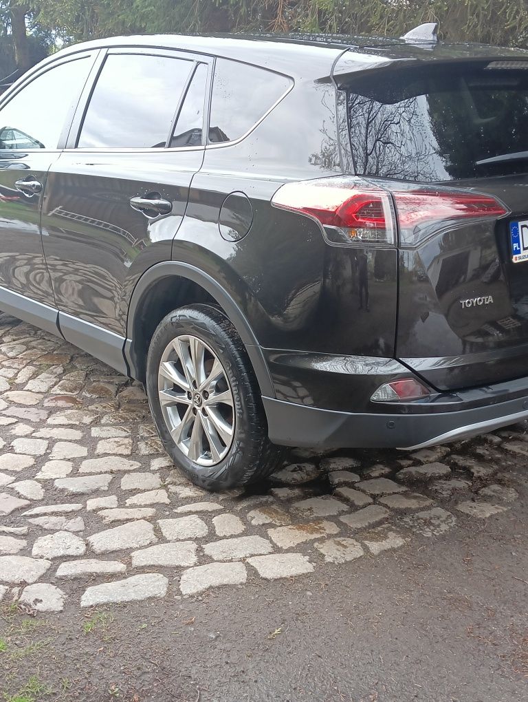 SUV Toyota RAV4 Prestige,2017 rok.