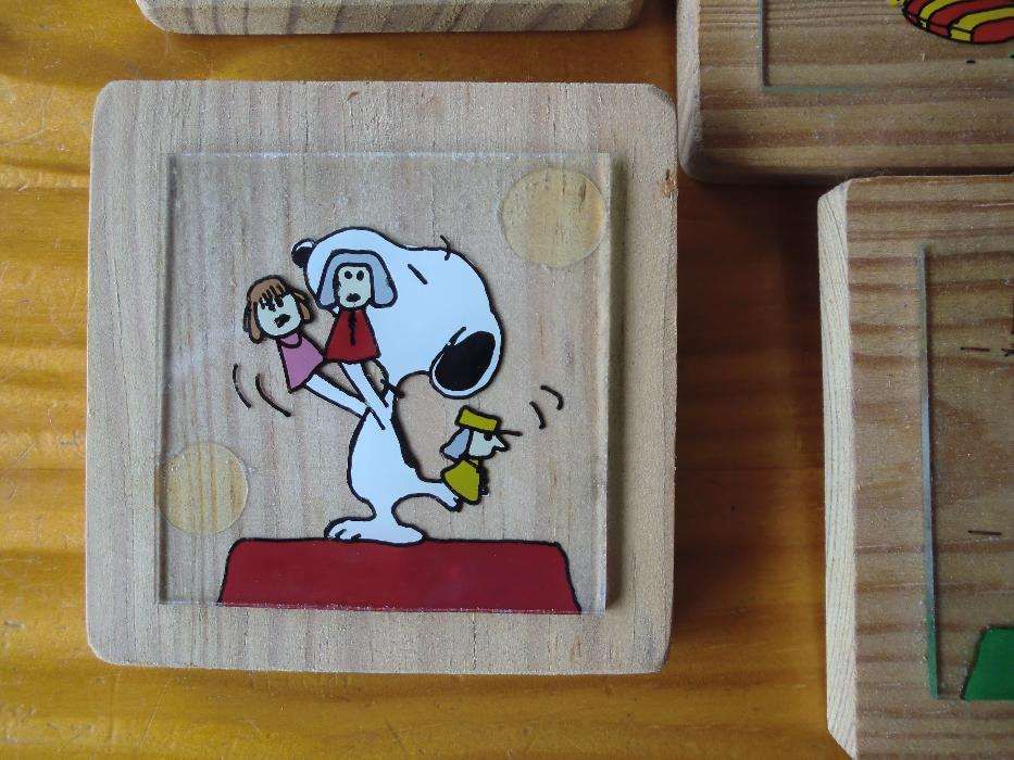 Quadros com o Snoopy.