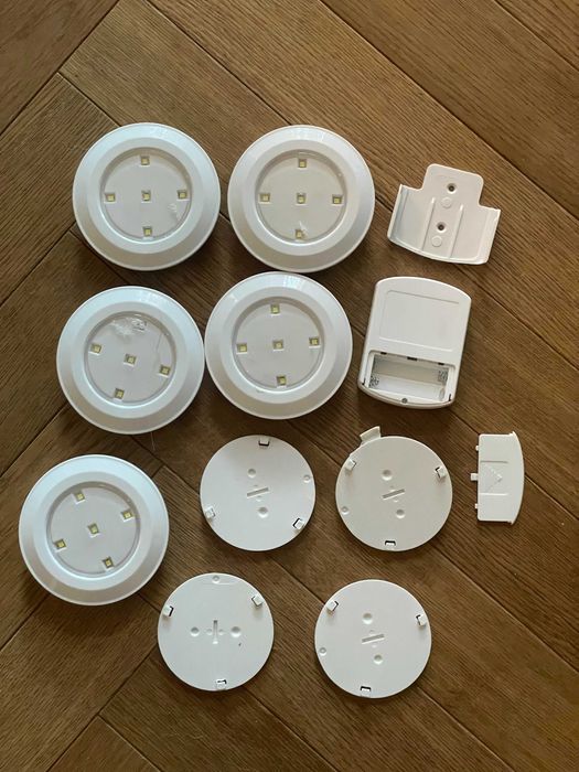 Lampka dotykowa bezprzewodowa na akumulatorki AAA samoprzylepna LED.