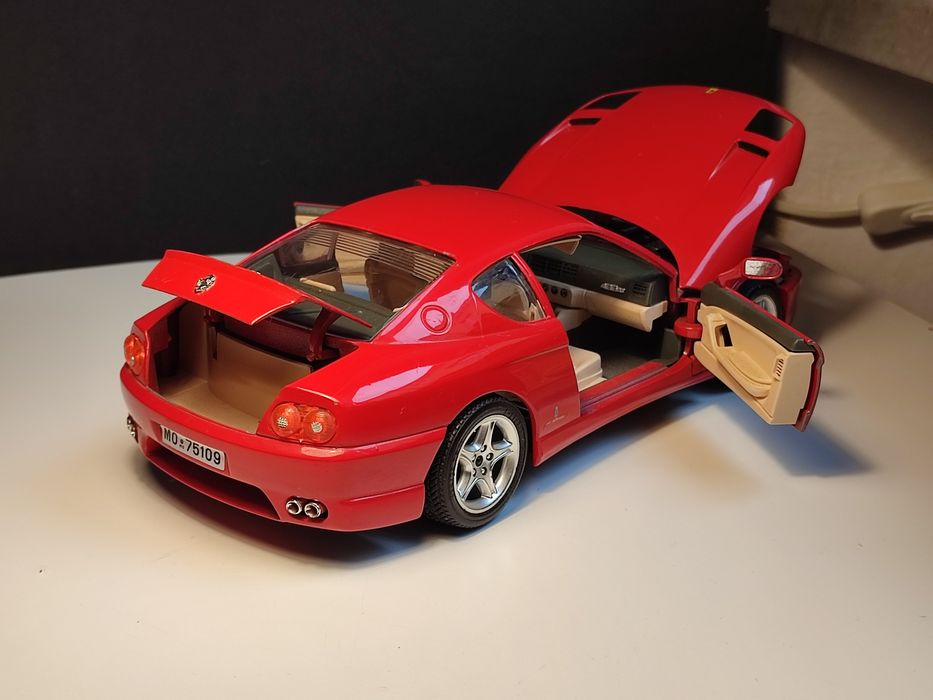 Модель Ferrari 456GT 1/18 Bburago