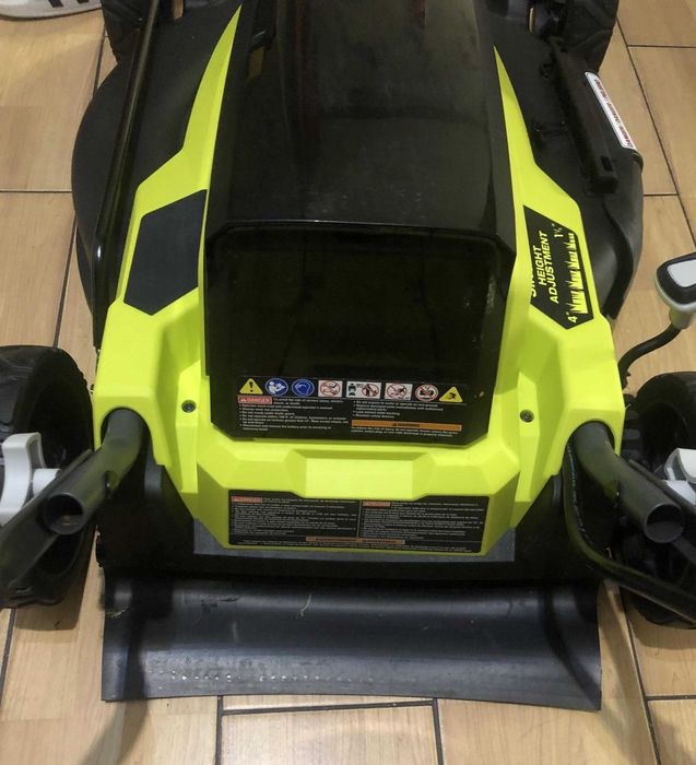 Акція Нова газонокосарка за 30% ціни Ryobi RY401101 (36LMM46A-140) США