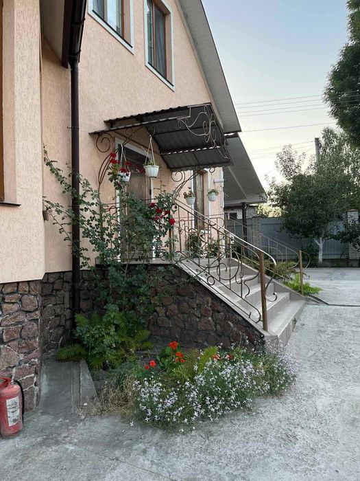 Будинок з виходом до рiчки