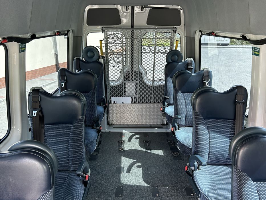 Volkswagen crafter do przewozy osób niepełnosprawnych 9 osobowy, winda