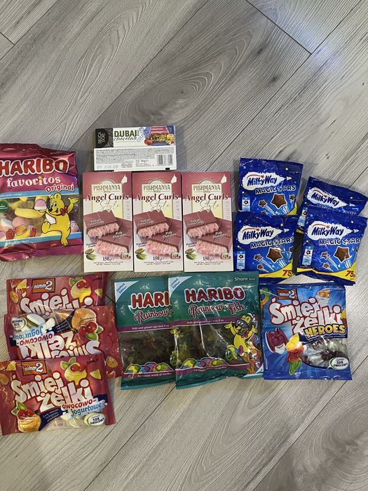 Zestaw slodyczy( zelki , batony, czekolady )