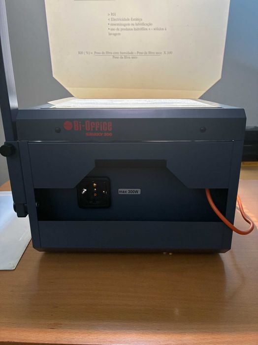 Retroprojetor de folhas de acetato - Qtd. 2 Und.