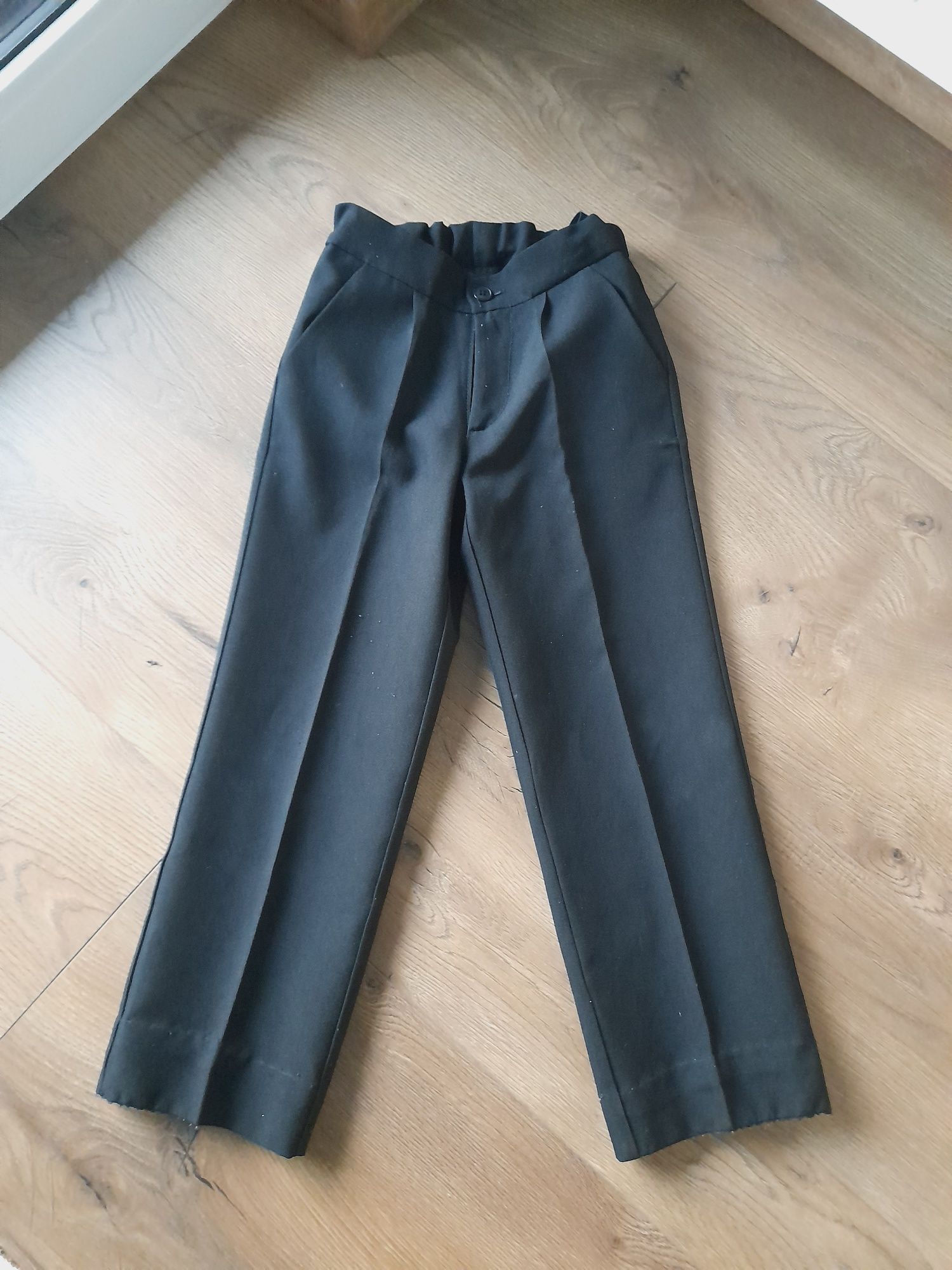 Spodnie czarne dla chłopca rozmiar 116