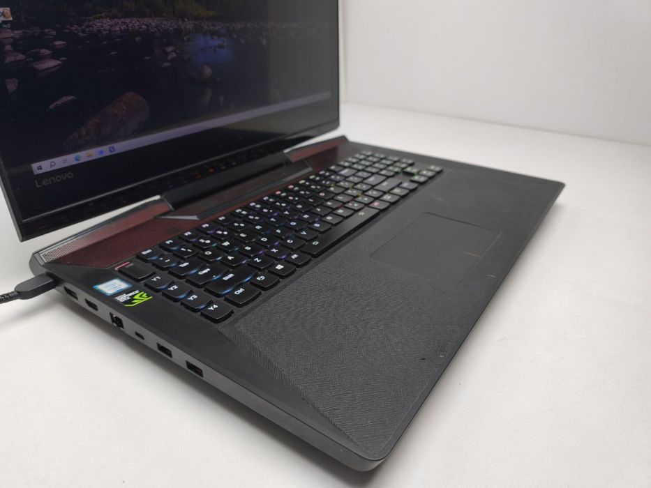 Продам игровой ноутбук Lenovo y910-17ISK I7/17.3/gtx 1070 8gb