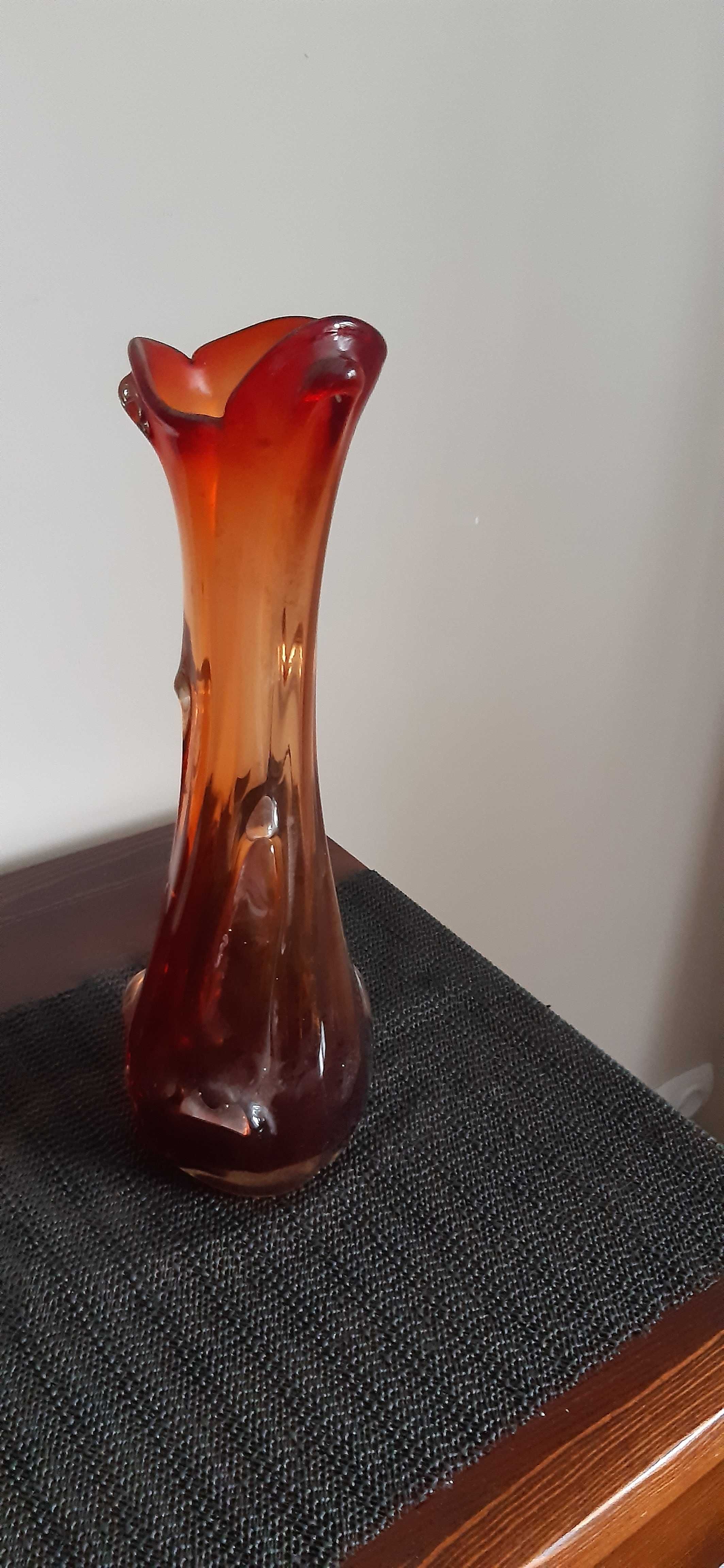 Czerwony wazon sękacz, Huta Szkła Laura, Polska, lata 70