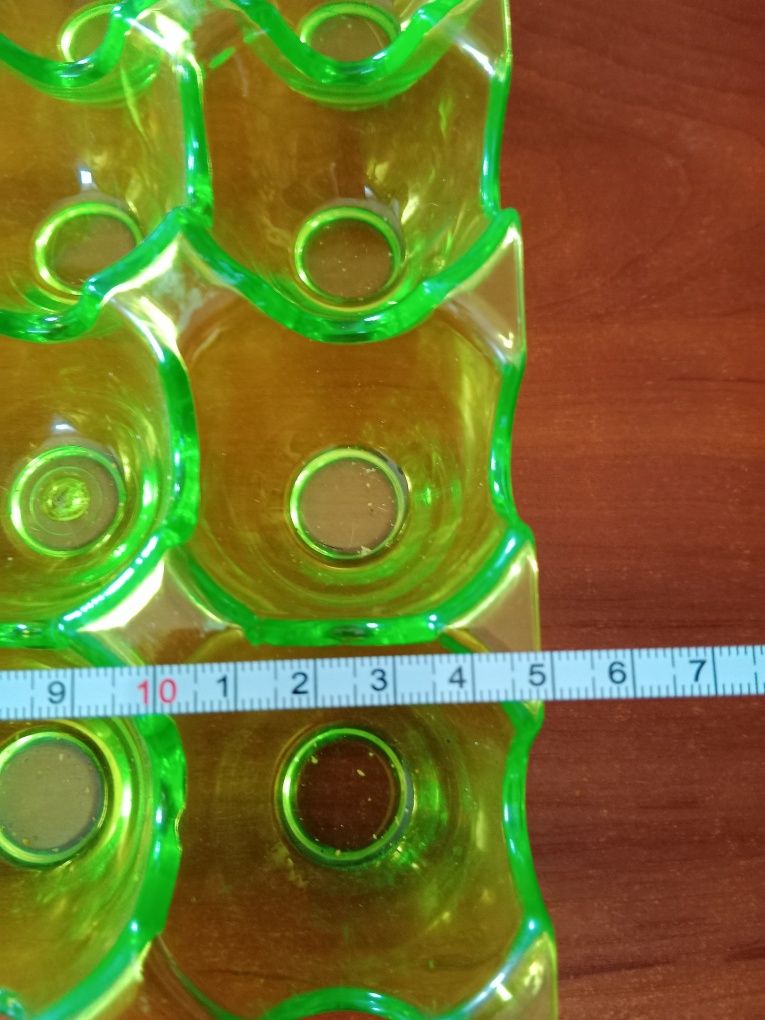 Plastikowy zielony talerz do jaj