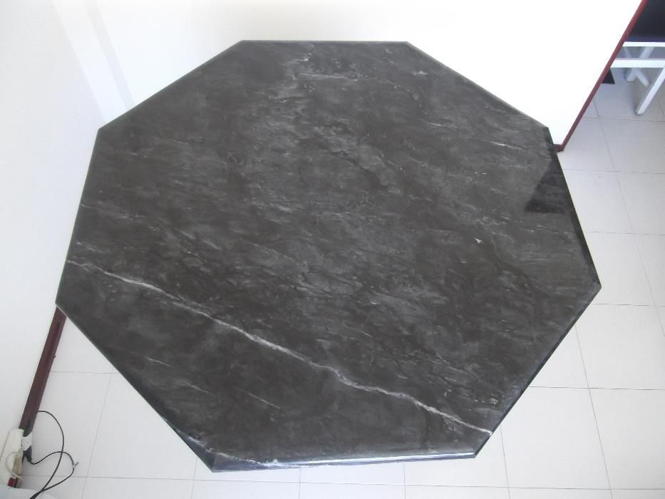 Mesa de sala de jantar, octogonal, em mármore, preta e branca - peça o