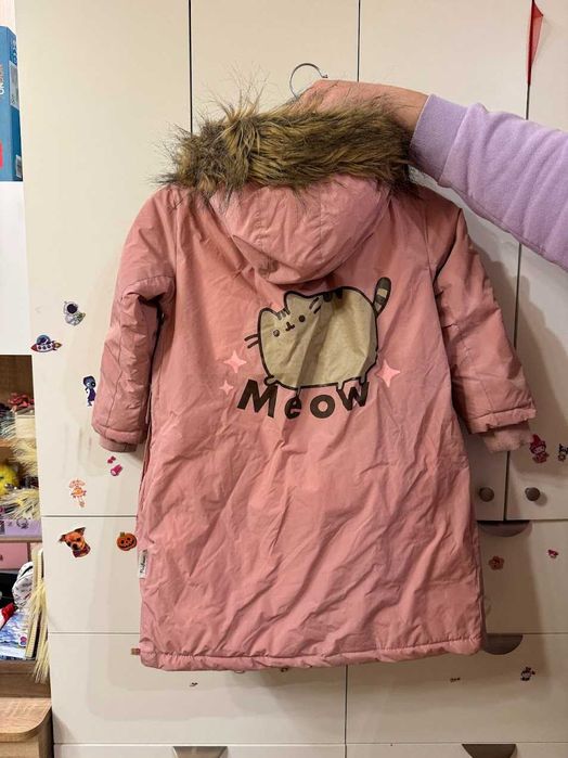 Куртка reserved на дівчинку 128, вживана. З  Pusheen на спині