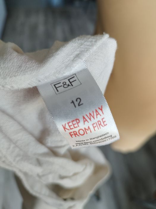 R.40 F &F białe ecru spodnie damskie rybaczki połowa len