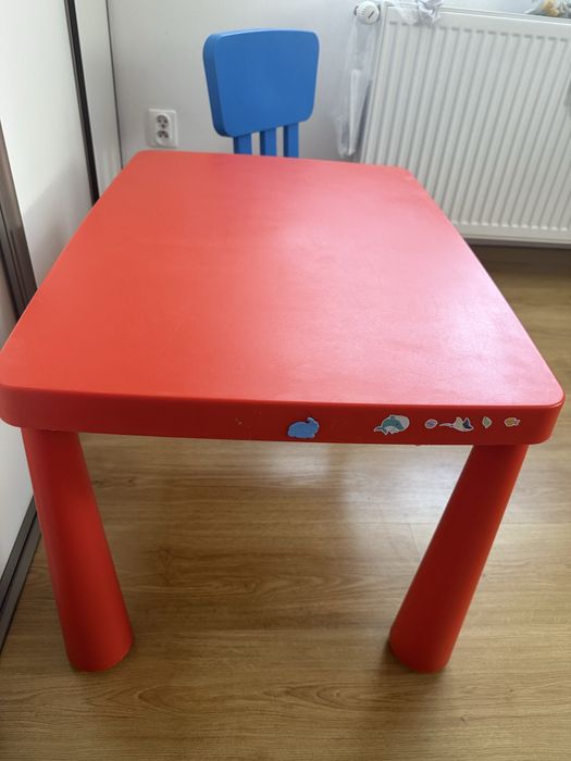 Stolik dla dzieci + 2 krzesełka