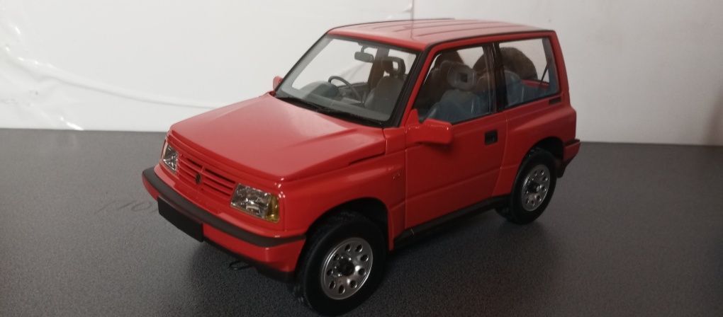 1:18 модель Suzuki Jimmi , Vitara