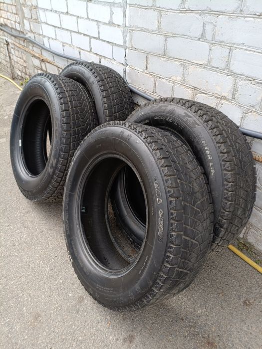 Резина 235х65 R-17, зима SUV