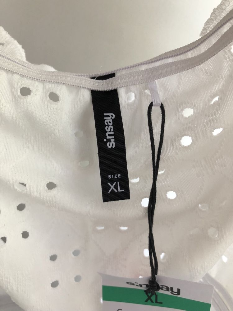 Crop top z wiązaniem biała bluzka sinsay xl ażurowy top