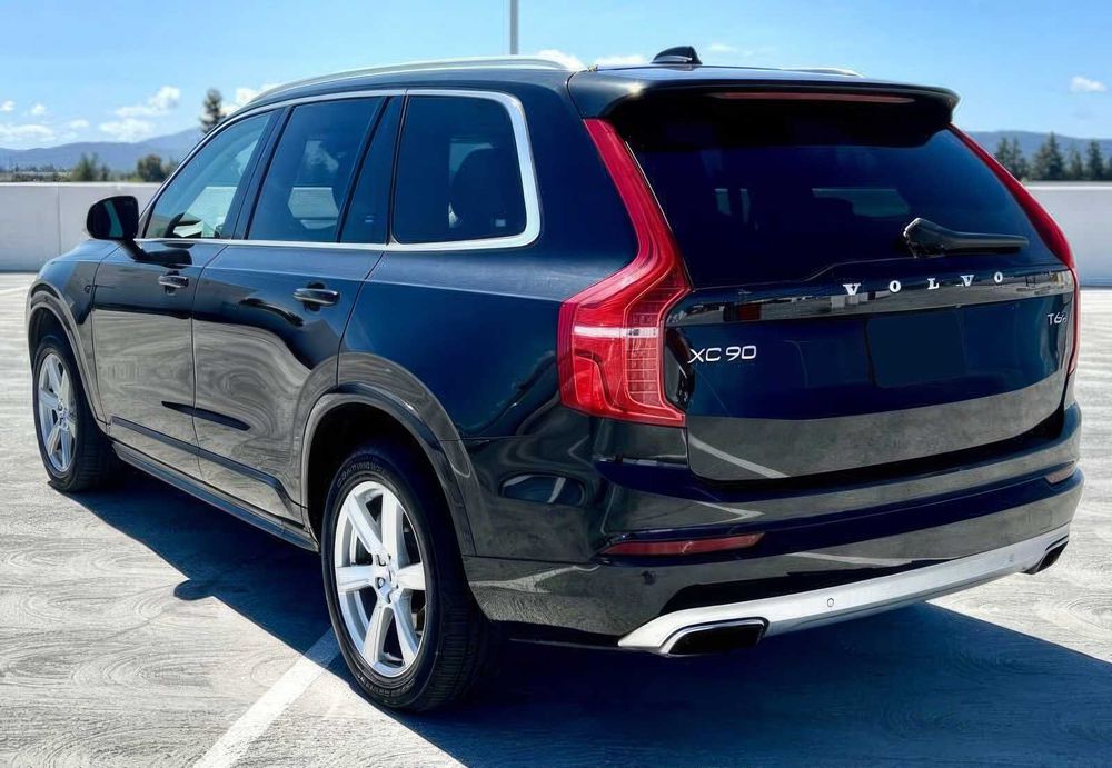 Volvo XC90 T6      2020