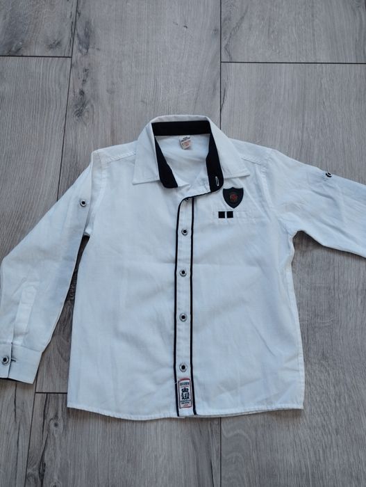 Elegancka biała koszula chłopięca rozm. 122 długi rękaw