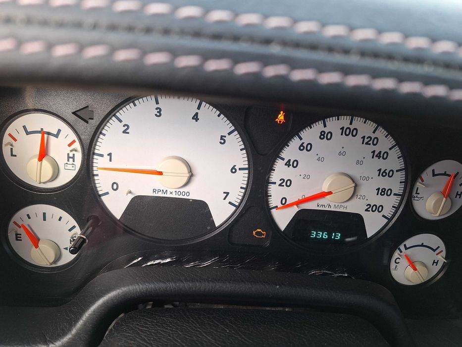 Dodge RAM 3500. Uważam, że jedyny taki na OLX i w kraju.