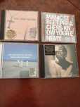CDs de Genesis e  Manic Street Preachers