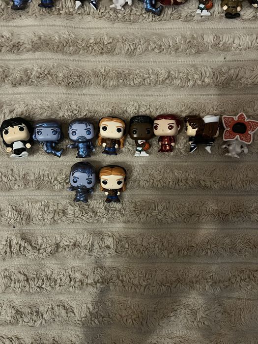 Stranger things|kinder joy