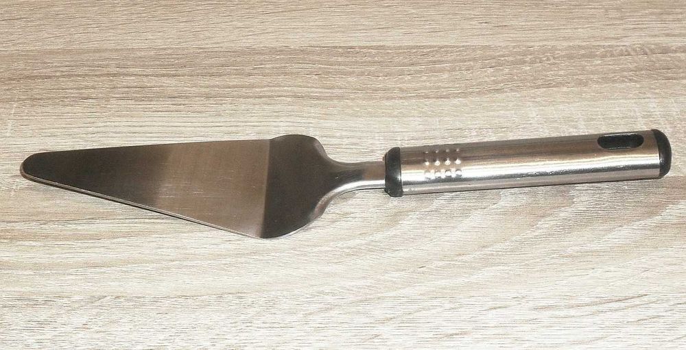 Stalowa, nierdzewna łopatka do podawania tortów, ciast.