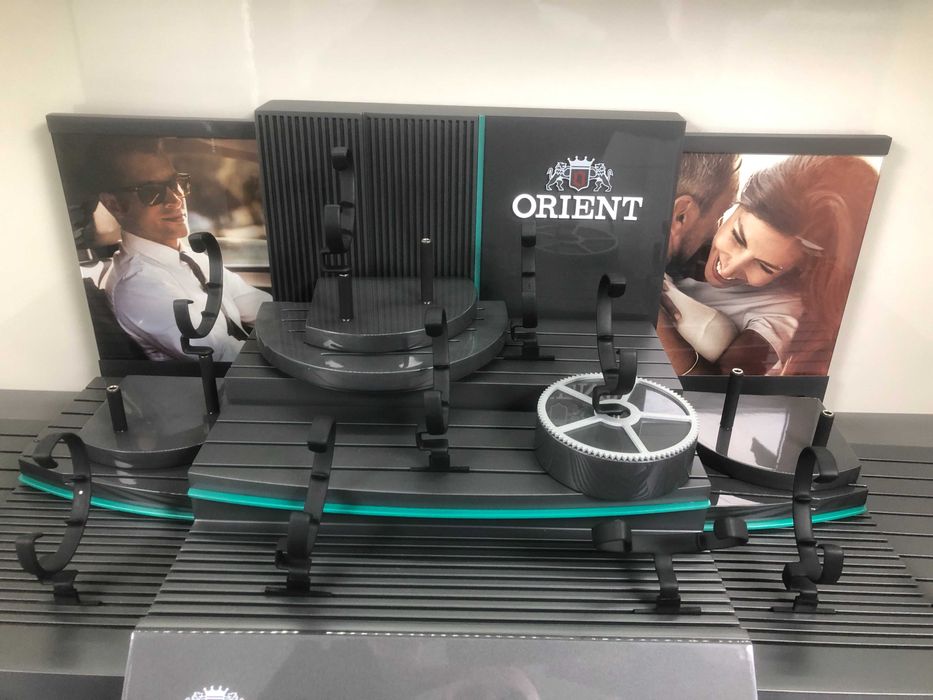 Ekspozytor na zegarki, display Orient