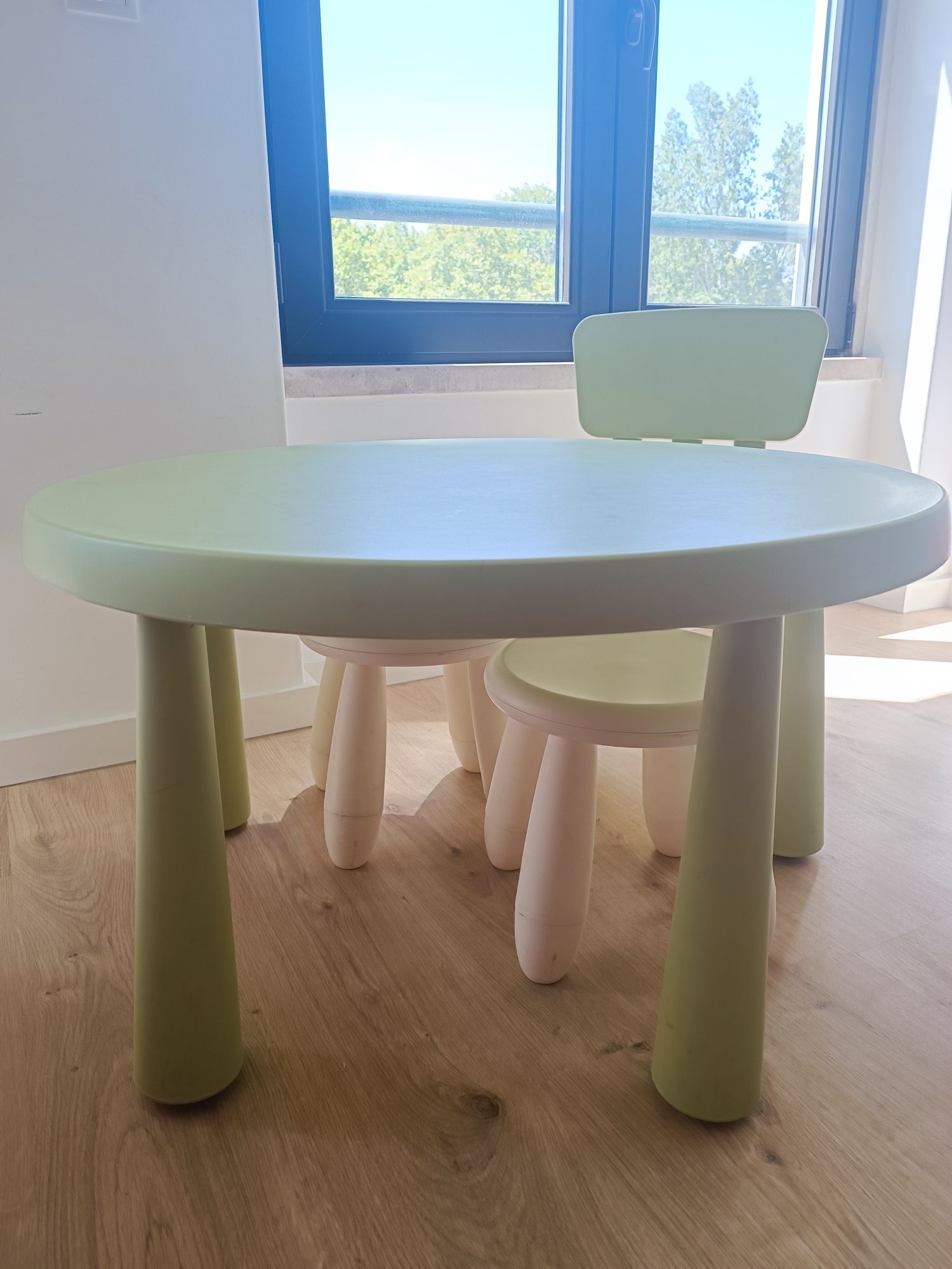Mesa, cadeira e bancos MAMMUT