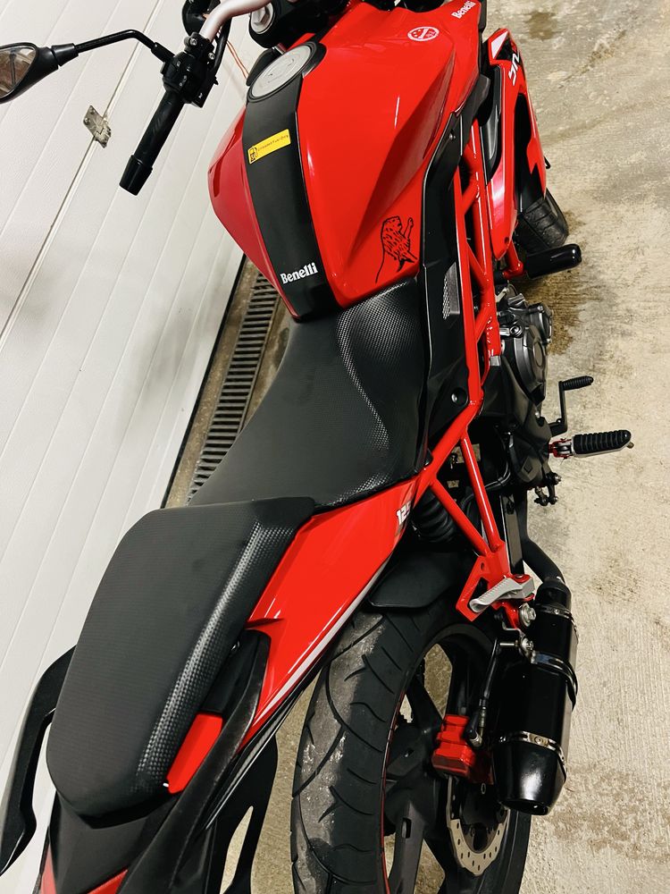 Benelli bn125 Alarme e sliders laterais