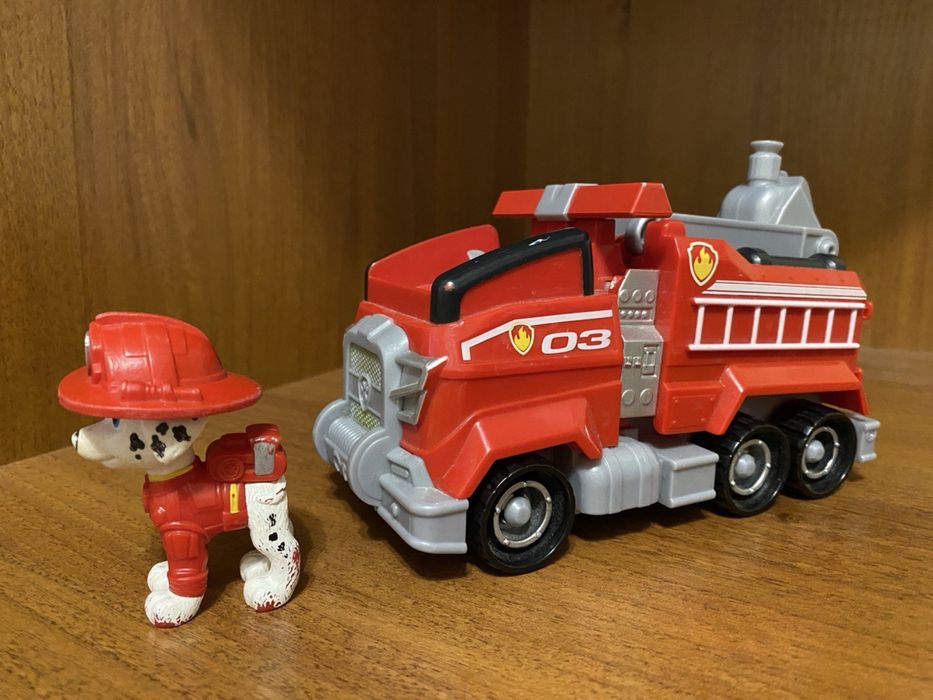 Маршал, на машині з драбиною