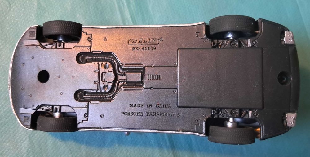 Autko, resorak Welly - Porsche Panamera S