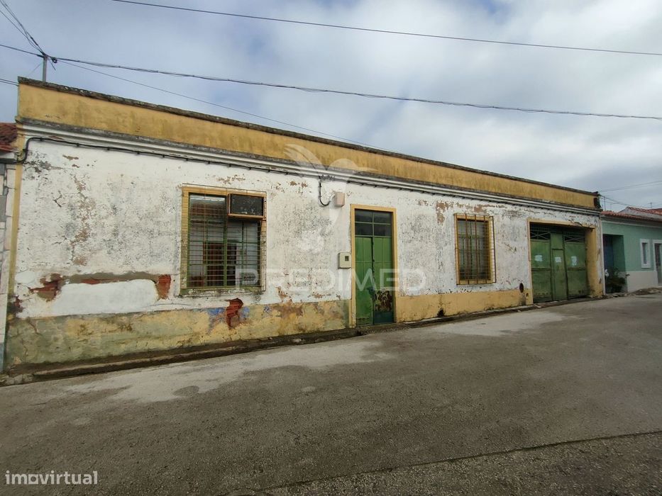 Armazém para Recuperar - Alcanhões, Santarém