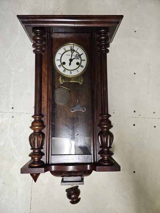 Zegar wiszący Gustav Becker