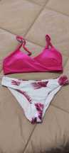 Biquini rosa e branco