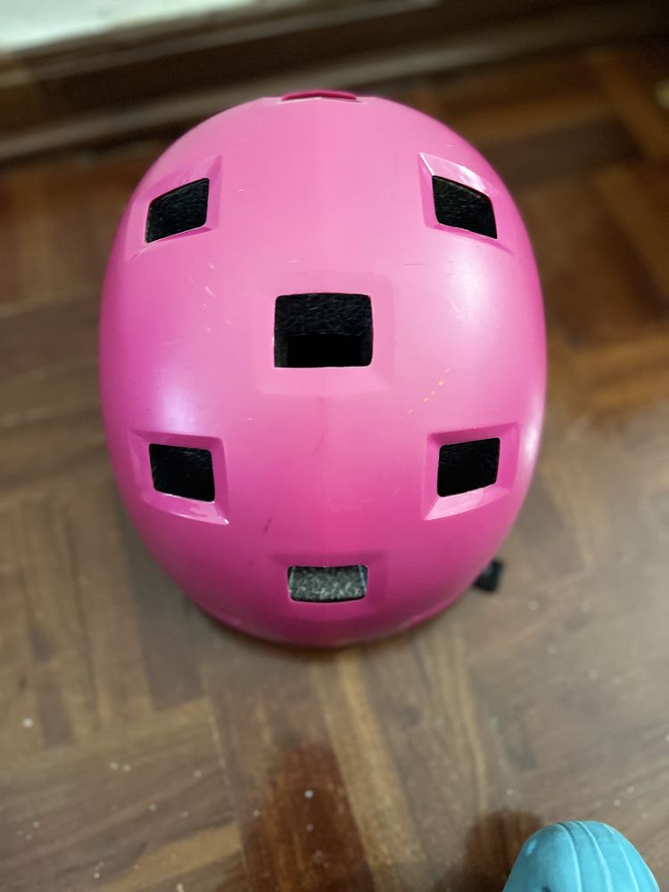 Capacete Infantil + Kit Proteções (Rosa) — Excelente Estado