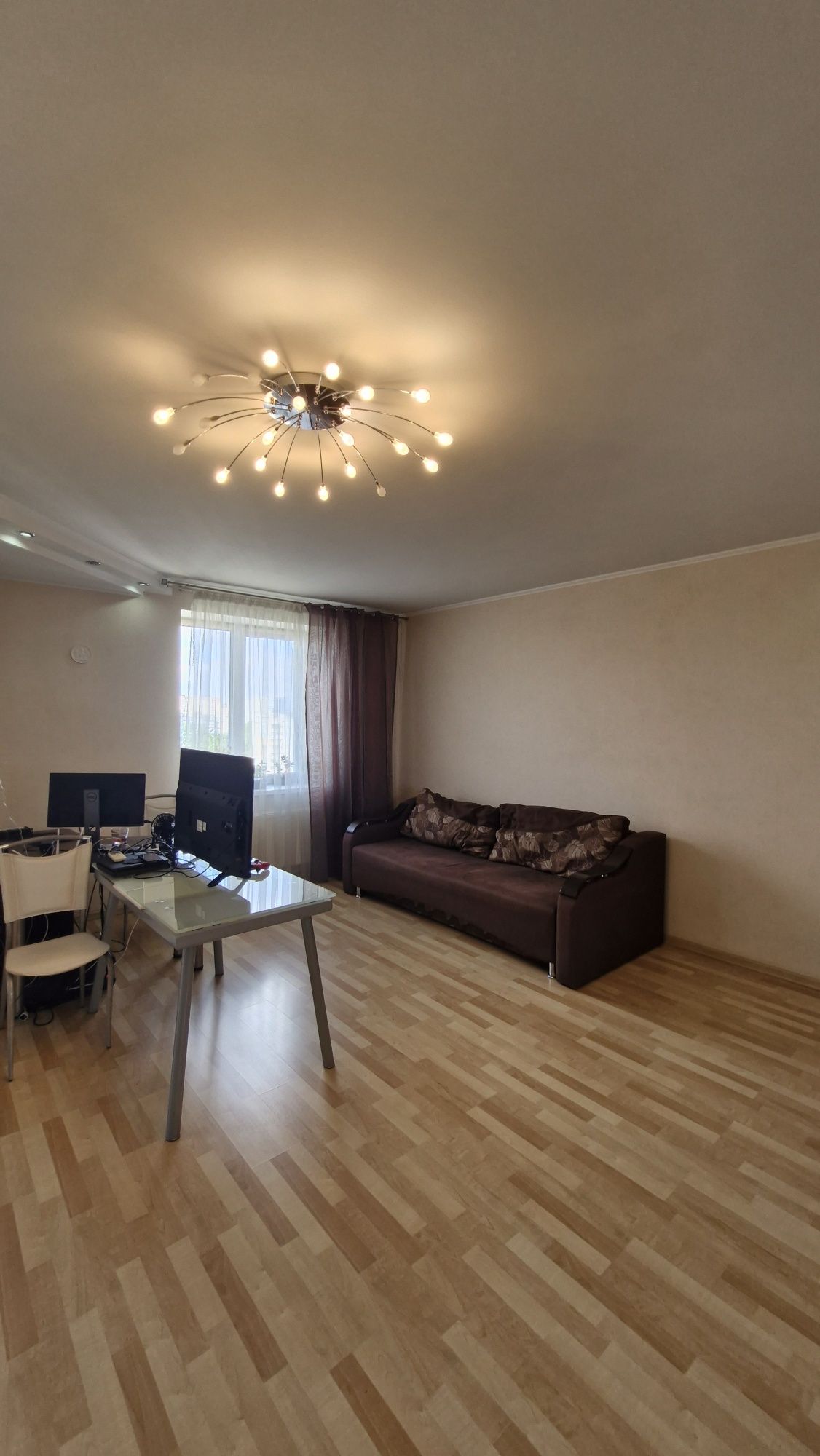 Продам квартиру  73 м3 на Вузовском дом 2007 г.п. (кирпичный дом)