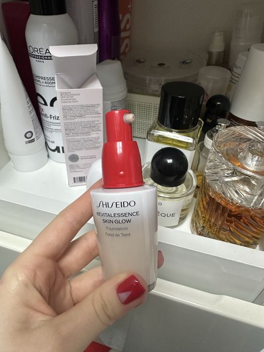 Тональний крем Shiseido Revitalessence Skin Glow Foundation