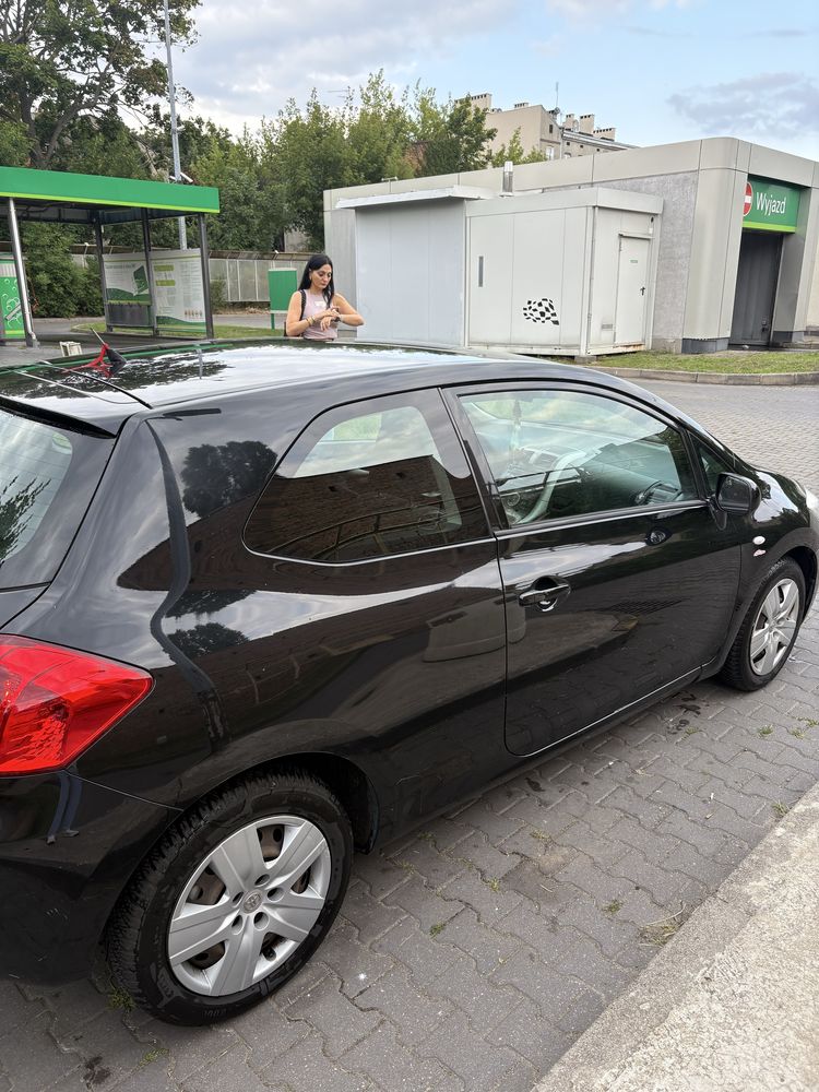 Toyota Auris 2.0 D4D w bardzo dobrym stanie.