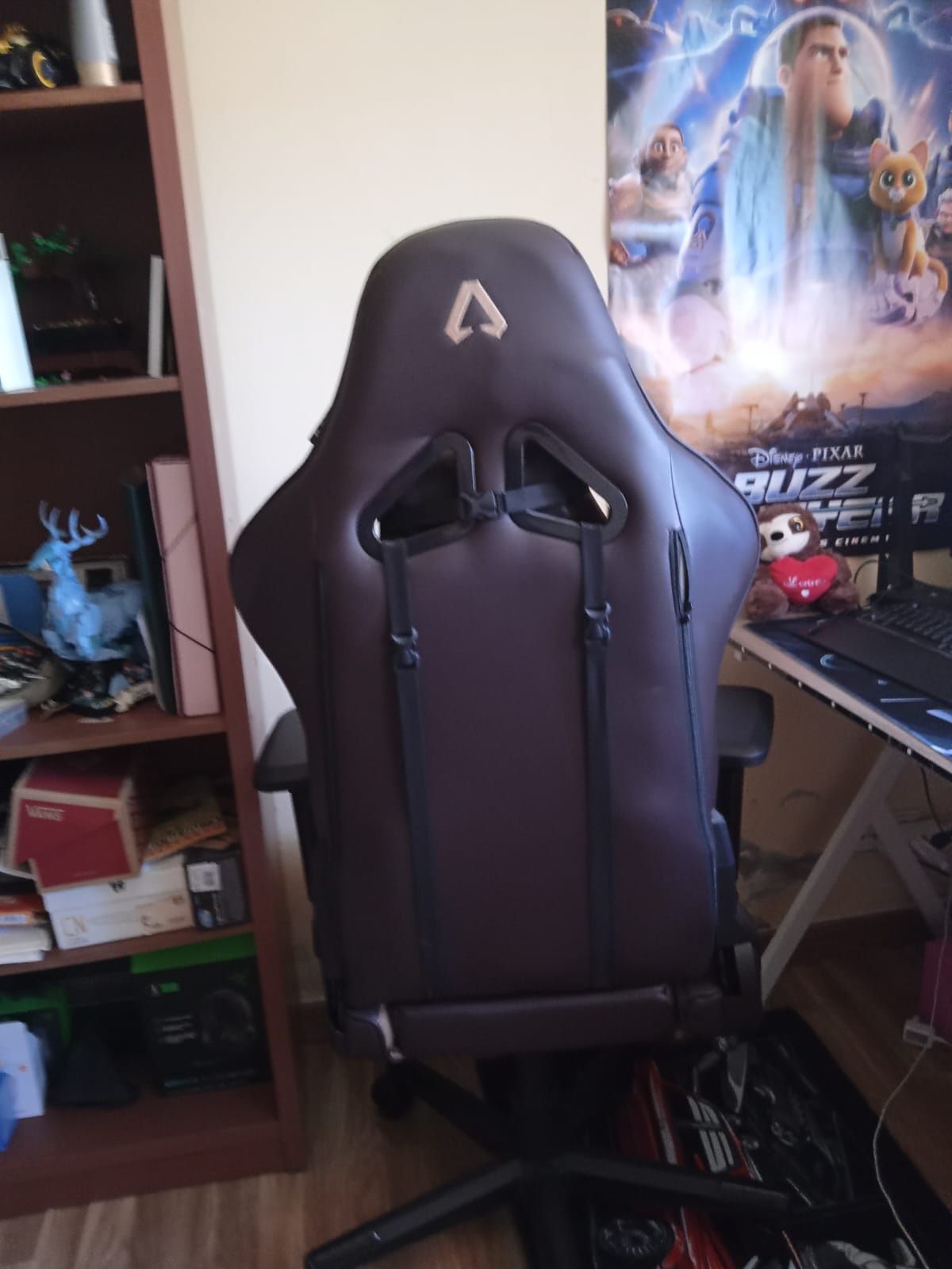Cadeira Gaming com duas almofadas na lombar e nuca