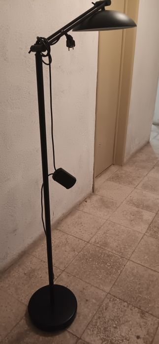 Candeeiro de pé com regulador